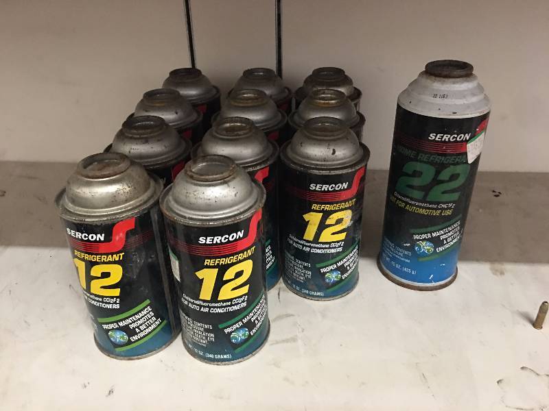 lot 121 image: 11 CANS R12 &1 CAN R22  REFRIGERATE