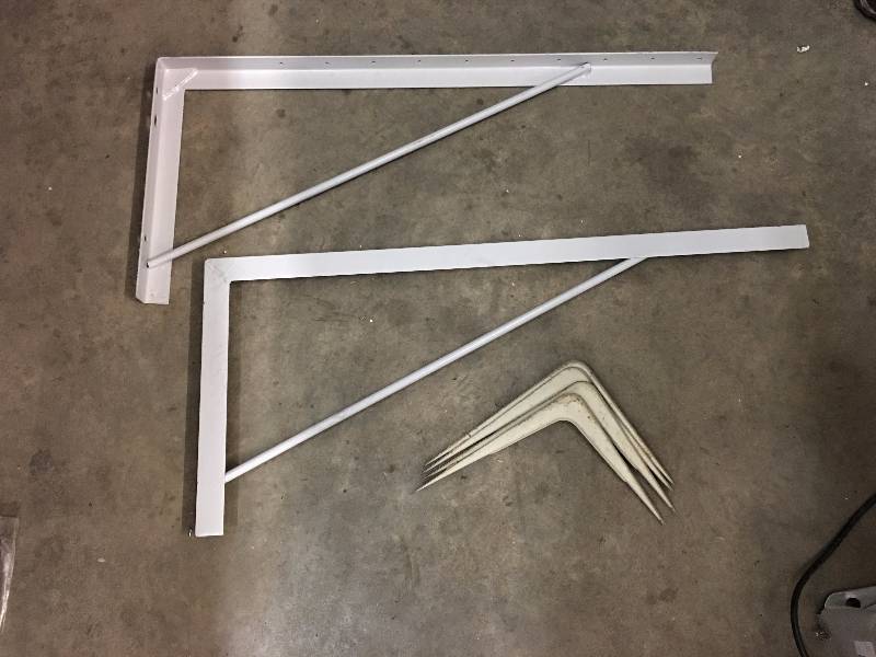 lot 122 image: PAIR OF LARGE AND SMALL SHELF BRACKETS