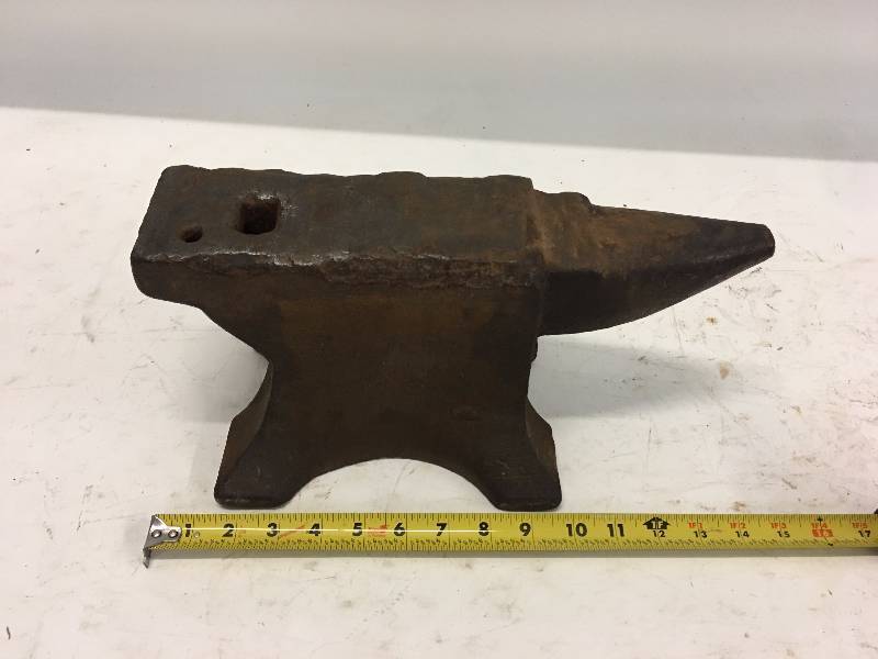 lot 138 image: NICE BLACK SMITH ANVIL