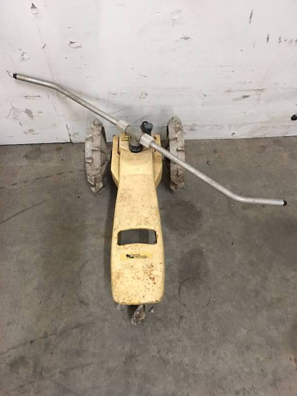 lot 154 image: METAL TRACTOR LAWN SPRINKLER