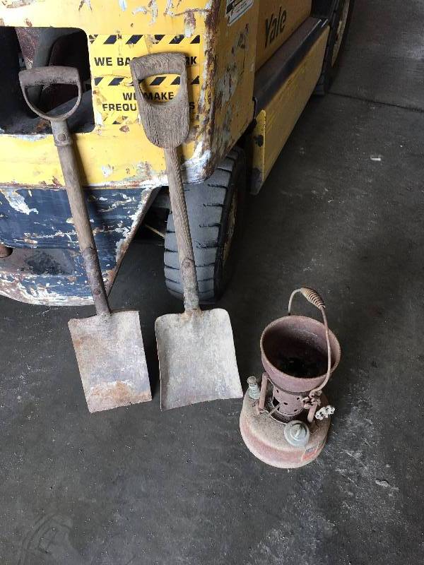 lot 156 image: LOT OF 2 VINTAGE SHOVELS AND A TALLOW POT