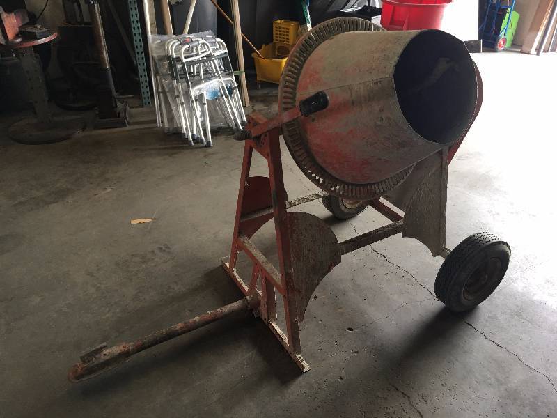 lot 160 image: ELECTRIC TOW BEHIND CEMENT MIXER