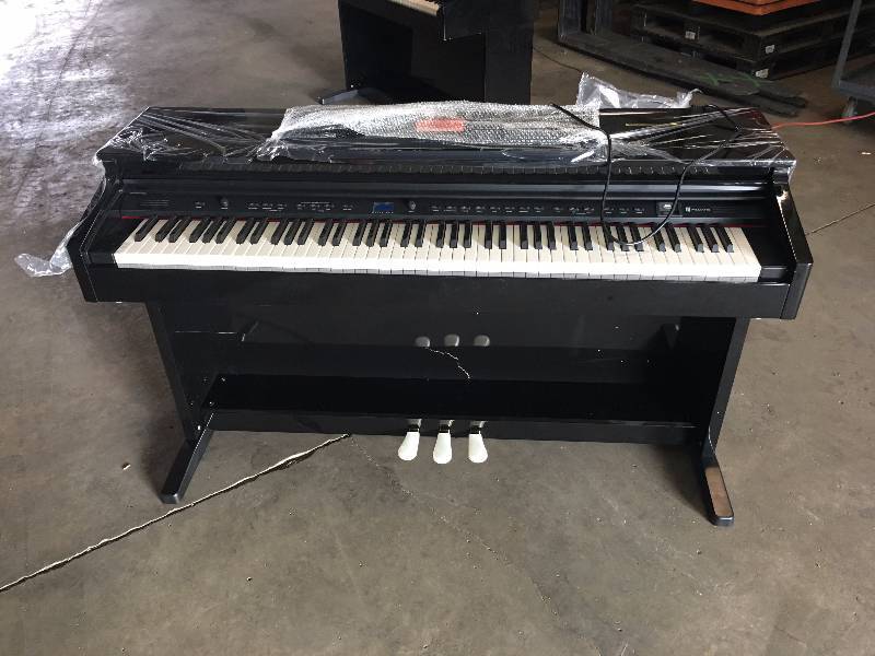 lot 164 image: NEW Williams Overture 2 88-Key Console Digital Piano