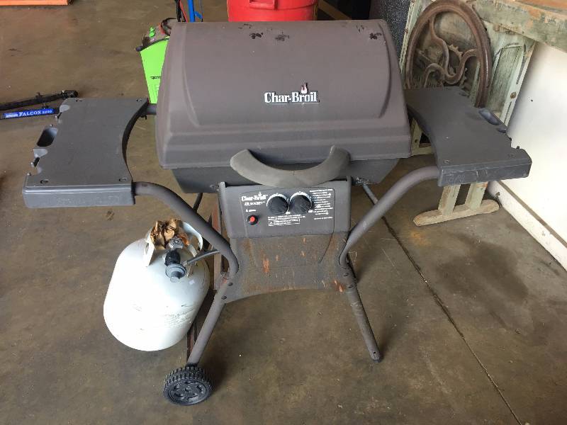 lot 219 image: CHAR BROIL BBQ PROPANE GRILL WITH PROPANE TANK