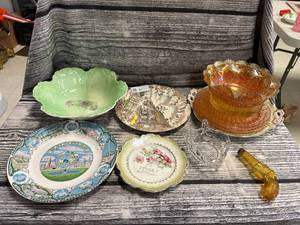 lot 13 image: Misc lot- glass plates, carnival glass bowls, hand painted tray