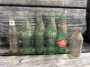 lot 19 image: 6- Vintage Coca Cola bottles, dr.pepper, dads, oneta club