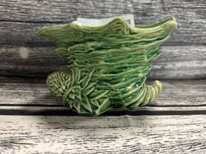 lot 29 image: Vintage McCoy Cornucopia vase, green