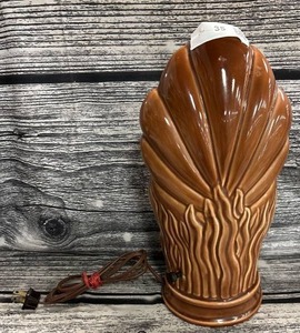 lot 35 image: Vintage MCM Tan Ceramic Glazed Fish Shell Seaweed Television TV Lamp 13��