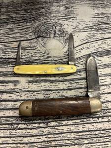lot 42 image: Vintage Shapleigh D.E. 2 blade pocket knife, unmarked single blade pocket knife