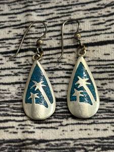 lot 47 image: Alpaca Mexico earrings