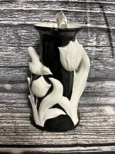 lot 55 image: Gold castle black and white vase
