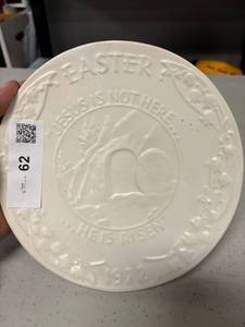lot 62 image: 1972 frankoma Tulsa Easter plate