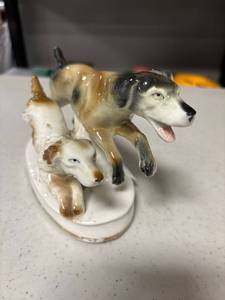 lot 64 image: Erphila Germany #7287, bird dog figurine