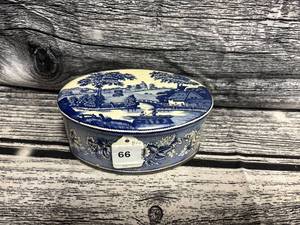 lot 66 image: Vintage blue and white Daher tin