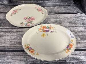 lot 69 image: vintage Floral trays
