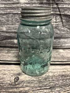 lot 73 image: vintage Atlas, strong shoulder, mason jar, marked 9 on bottom, zinc lid