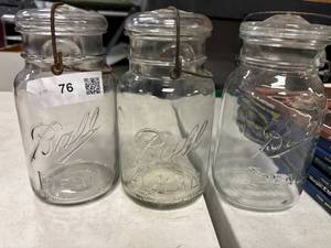 lot 76 image: Vintage ball ideal jars, with glass lids, Qty 3