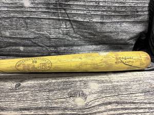 lot 84 image: Hillerich and bradsby, Louisville Kentucky, 88, Leaguer, Mickey Mantle, baseball bat