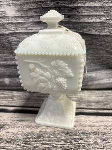 lot 88 image: Vintage milkglass candy dish, grape pattern