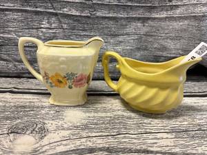 lot 158 image: Vintage Creamers