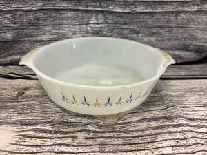 lot 172 image: vintage fire king casserole dish, no lid