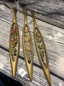 lot 177 image: 3-Vintage Sexton wall plaques