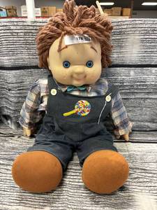 lot 178 image: Vintage 1984 Lollipop kids 33 Doll by House of Lloyd, chucky like doll