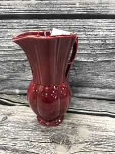 lot 184 image: Shawnee Pottery Maroon 9 Ribbed Pitcher