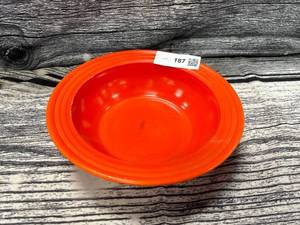 lot 187 image: Vintage orange hazel atlas bowl