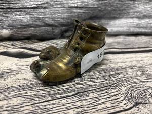 lot 197 image: Vintage brass shoe paperweight