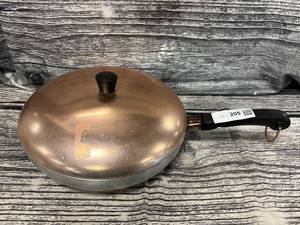 lot 205 image: Vintage wear ever aluminum skillet