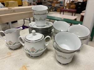 lot 208 image: 10- Contemporary noritake Donegal saucers, 8- contemporary Noritake Early spring tea cups, and sugar cream