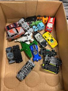 lot 225 image: Box lot- Misc Vtg toy cars