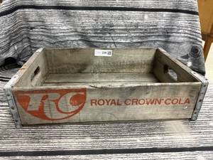lot 226 image: Vintage, royal cola, wood bottle crate
