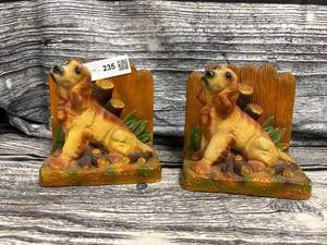 lot 235 image: Vintage Chalkware unbranded cocker spaniel dog book ends