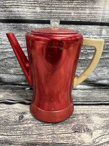 lot 236 image: Vintage aluminum, West Bend flavor O-Matic percolator, missing, electric cord