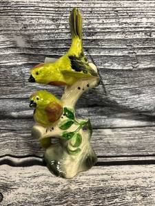 lot 239 image: VINTAGE MADDUX CALIFORNIA POTTERY 8 FIGURINE TWO GREEN BIRDS 1950��s USA