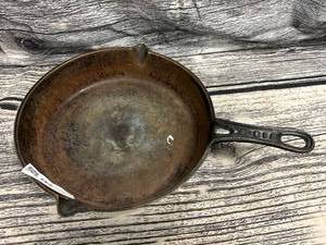 lot 247 image: Antique WIRCO Wrought Iron Range 10.5�� Skillet Cowboy Frying Pan