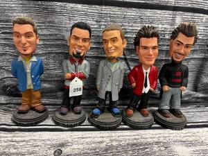 lot 258 image: 5- Vintage nsync Bobble head figurines, 9 in tall