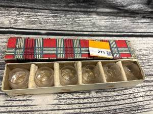lot 271 image: 6- vintage etched Korean shot glasses, in plaid box