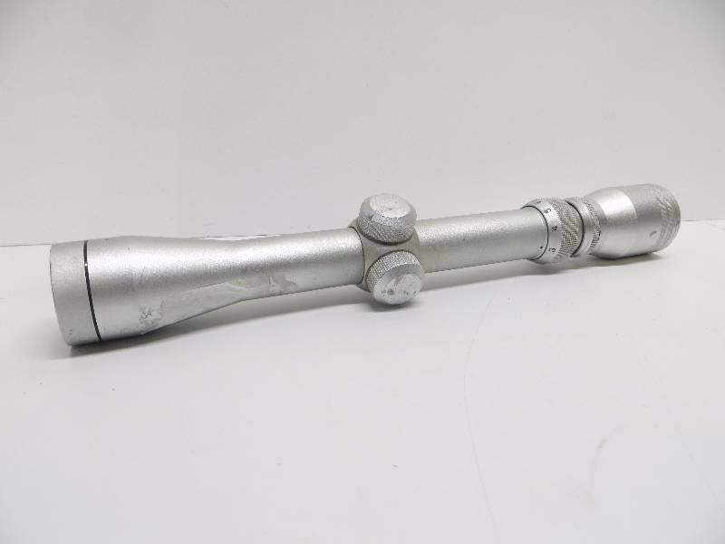 lot 2060 image: Simmons 31012 Rifle Scope 3-9x32 Silver Finish