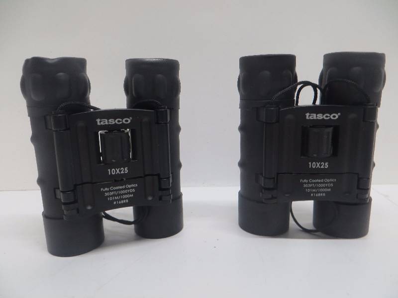 lot 2100 image: Tasco Compact 10x25 Binoculars