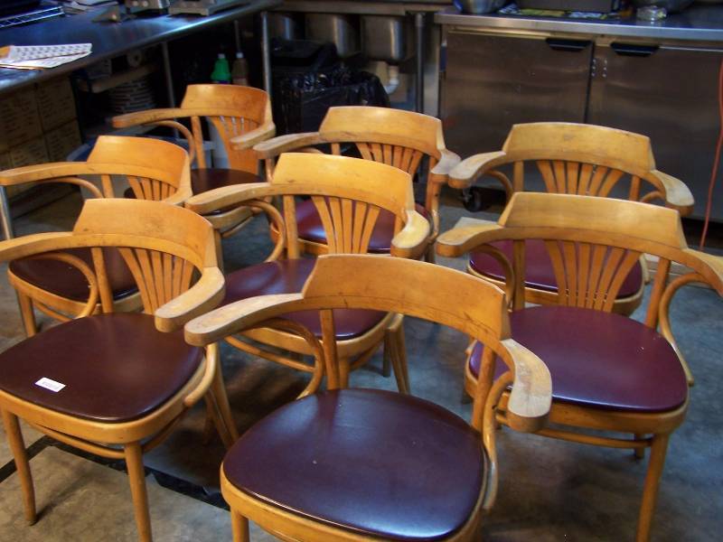 lot 402 image: 8 restaurant chairs
