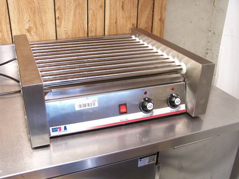 lot 418 image: 30 hot dog roller