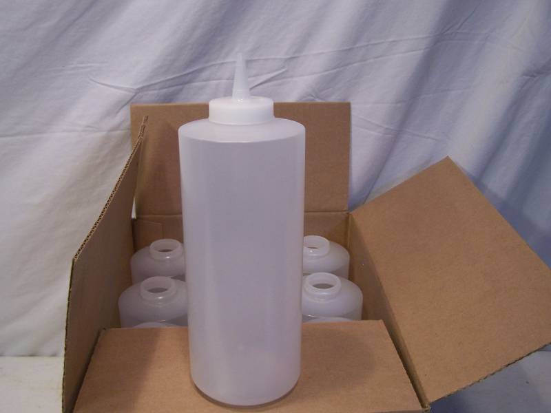 lot 466 image: 32 oz plastic bottles