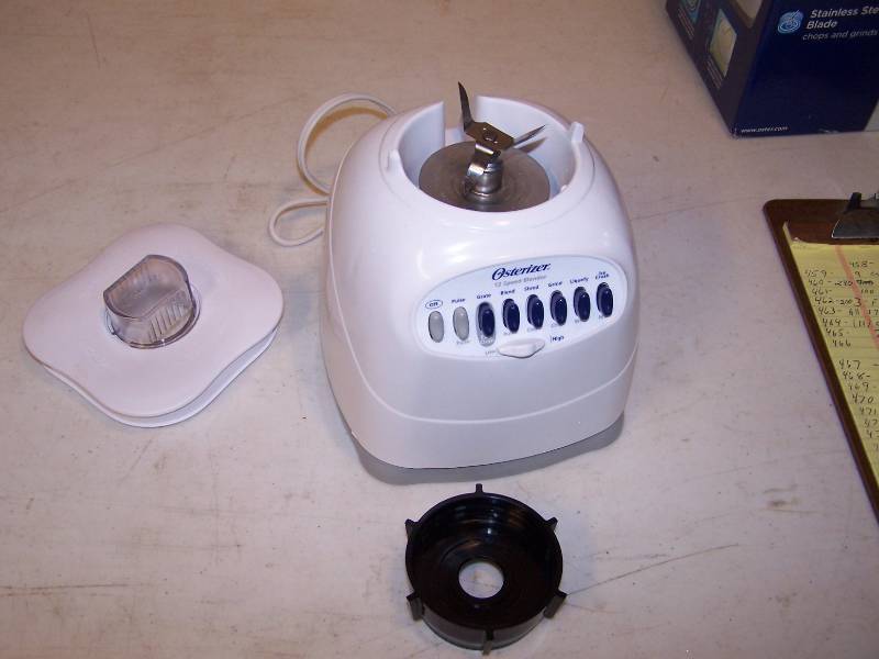 lot 478 image: 2 Oster blenders