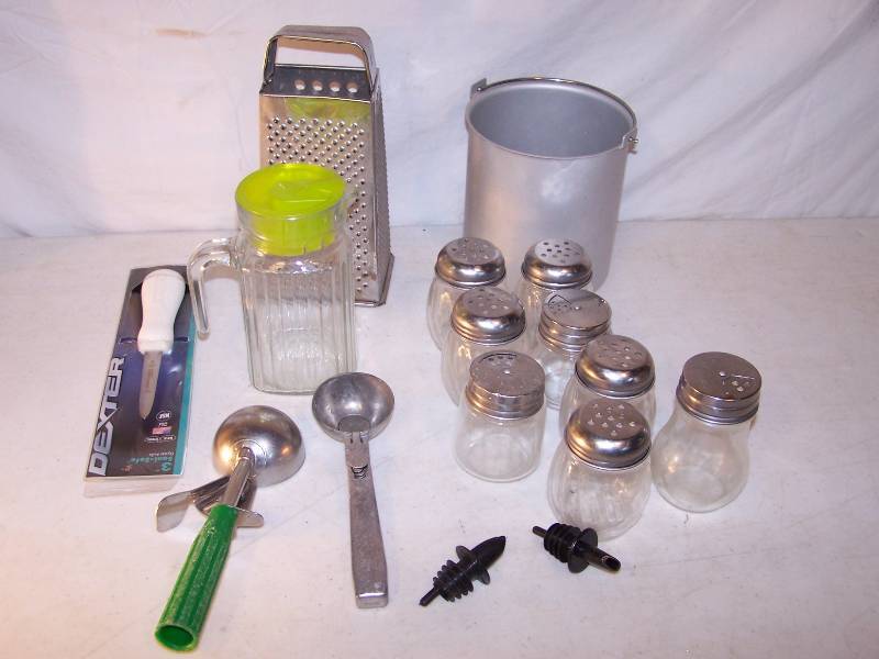 lot 3125 image: Kitchen items