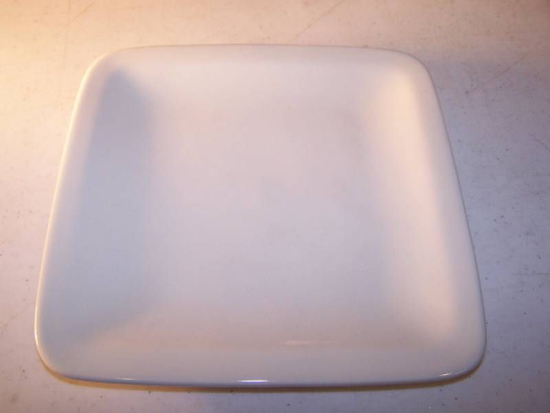 lot 3129 image: 1 case Tuxton 9� plates