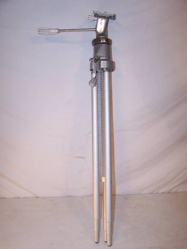 lot 3161 image: Tripod