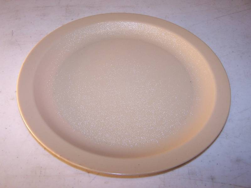 lot 509 image: 10� dinner plates